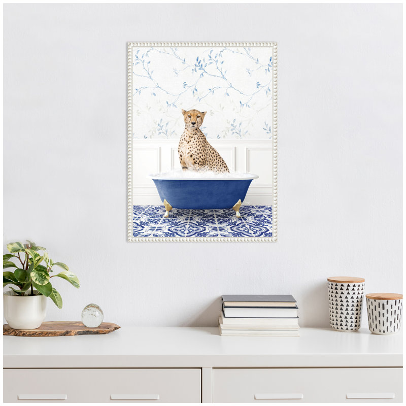 «Cheetah in Eclectic Blue Bath» par Amy Peterson, reproduction d'art sur toile encadrée