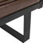 Élégant surdimensionné avec similicuir et pieds en fer de fabrication moderne en bois franc brun foncé, coussins décoratifs à boutons pour un espace de vie chic
