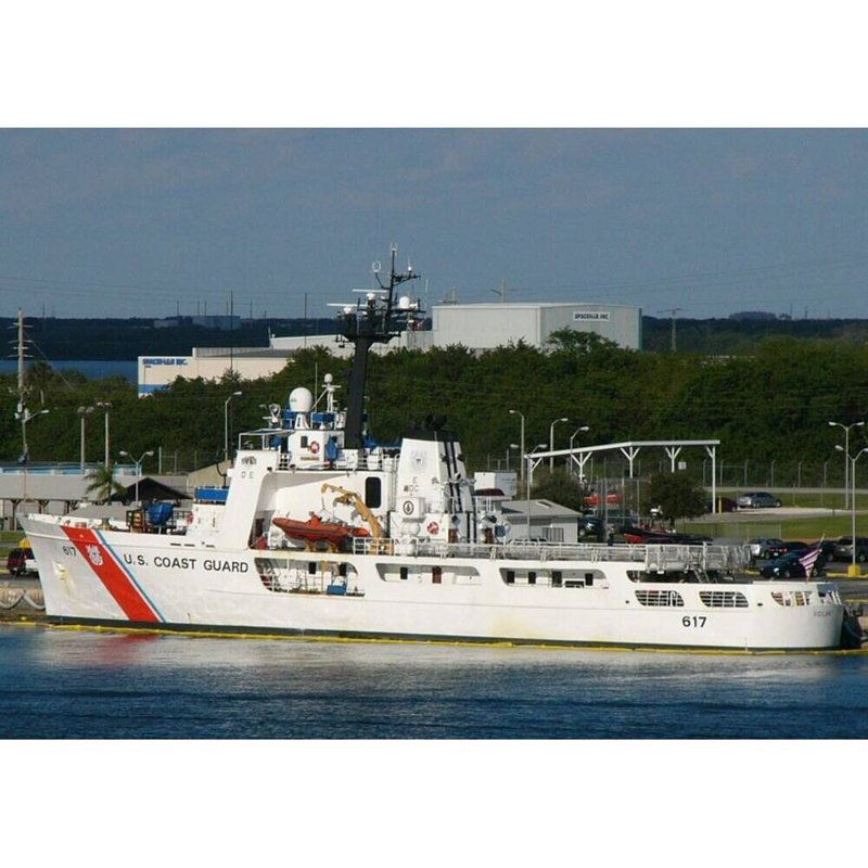 Modèle de navire USCG Vigilant, H 10 po x l 30 po x P 5 po