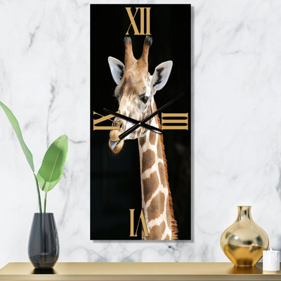 Gros plan, horloge murale Portrait d'une girafe III