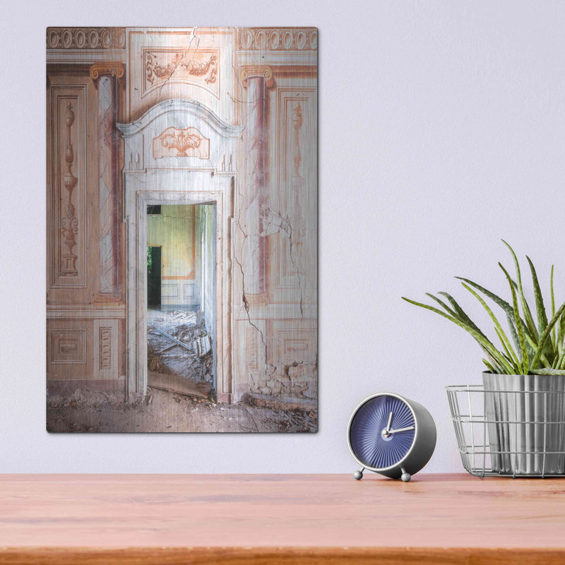 «Decorated Entrance» par Roman Robroek, H 16 po x l 12 po