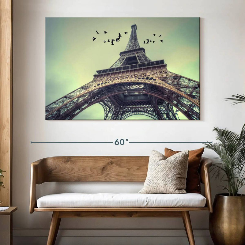 Lilie Eiffel Tower Daylight