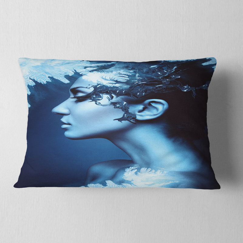 Femme hivernale avec éclaboussures - Portrait imprimé coussin