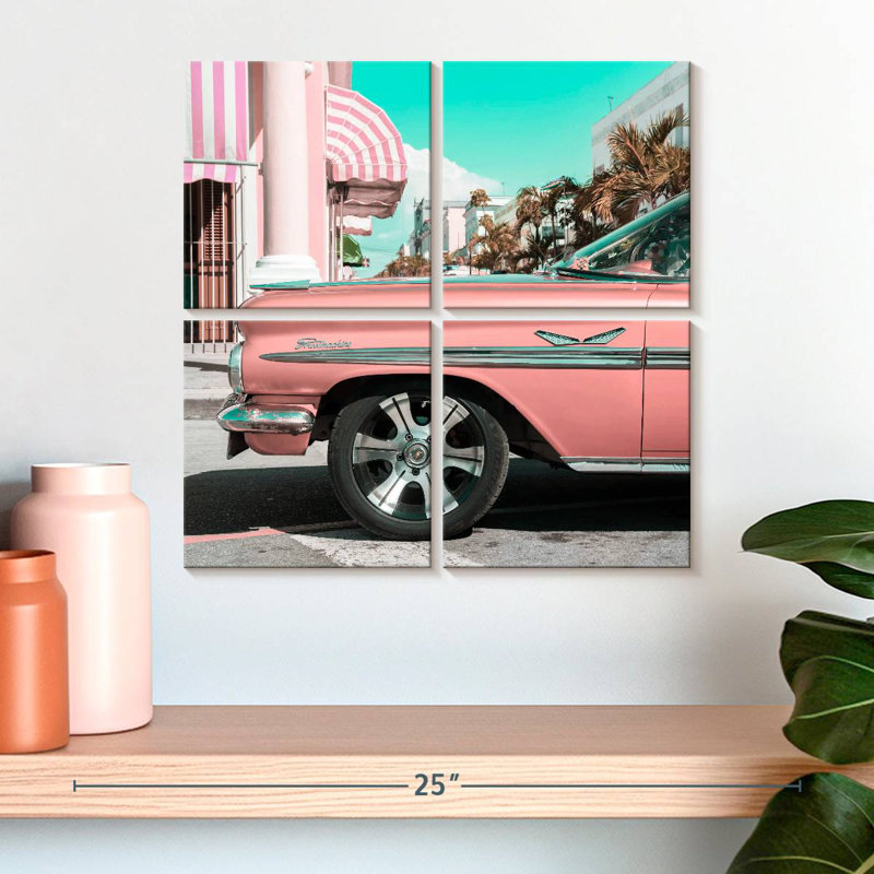 Voiture rose rétro Mehar, H 18 po x l 18 po