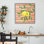 Vigne juteuse sur giclée rouge encadrée, design par Paul Brent