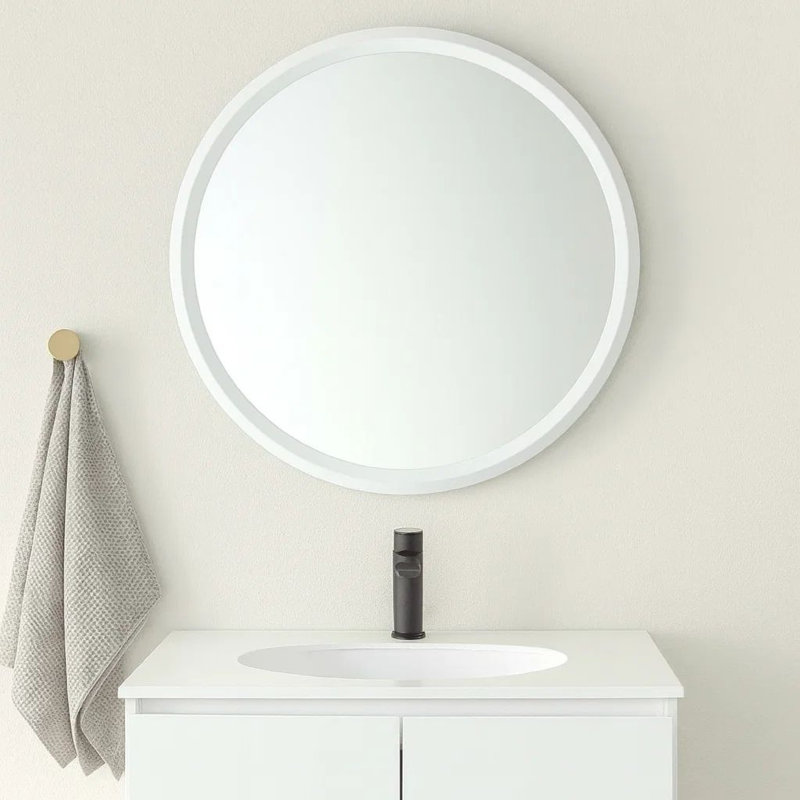 Miroir mural de salle de bain Mio, 28 pouces, avec prise USB intégrée
