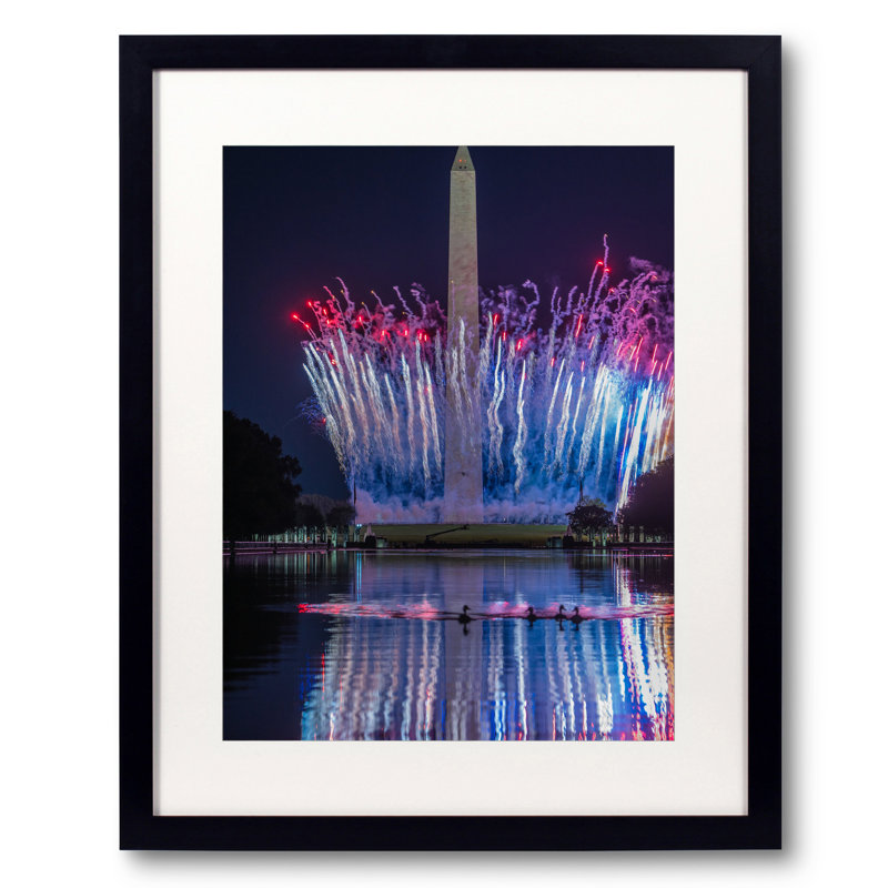 in DC par Angela Pan, Cadre noir, H 41 po x l 32 po x P 1,25 po, Blanc