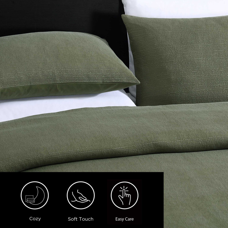 Vera Wang Carved Lines Reversible Comforter Set, King Comforter + 2 King Shams