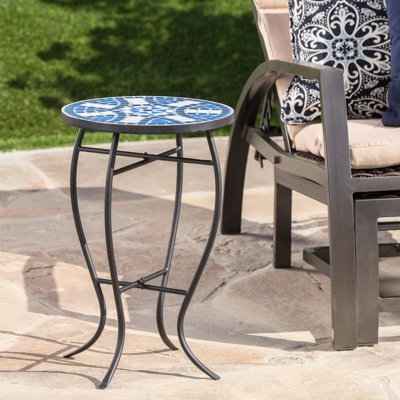 Table de bout d'extérieur élégante avec carrelage: base en fer bleu et blanc en céramique pour patio: carrelage