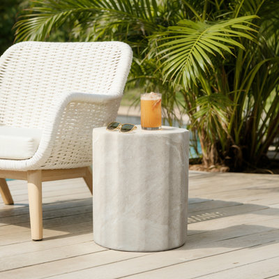 Table d'appoint Faux Travertine MgO, 17,72 po de hauteur, peu encombrante