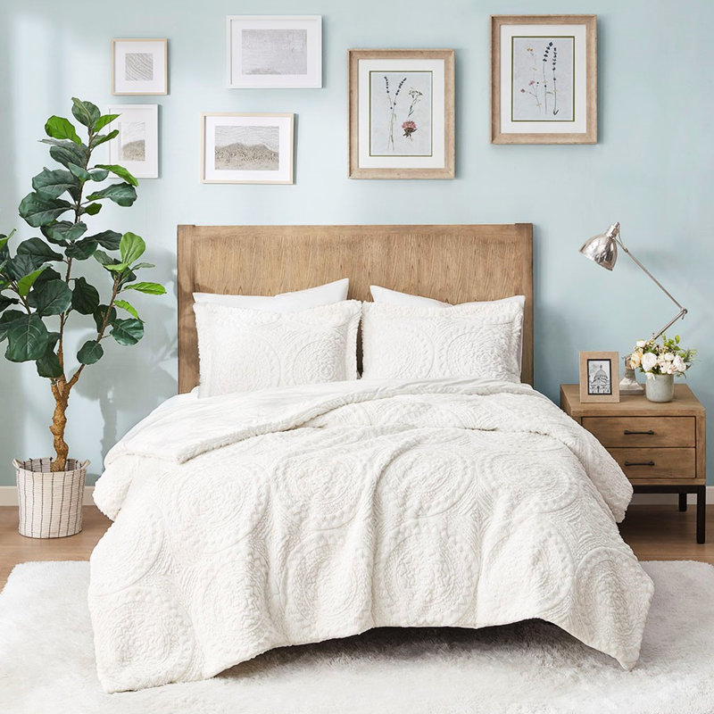 Embroidered Medallion Comforter, Faux Fur Spark Comforter For Beds, Style