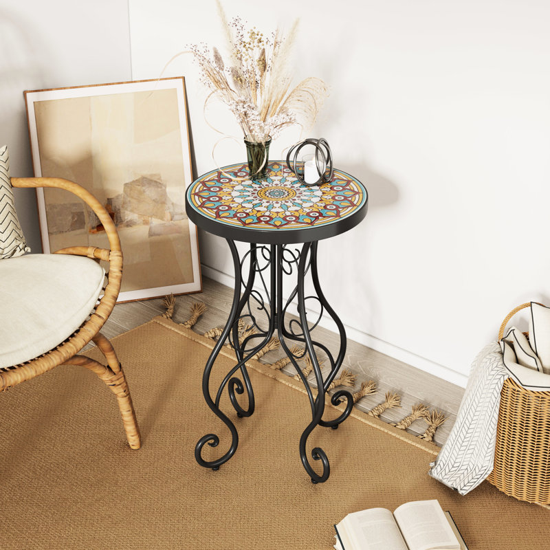 Table d'appoint colorée avec surface en céramique et teinte extérieure patinée
