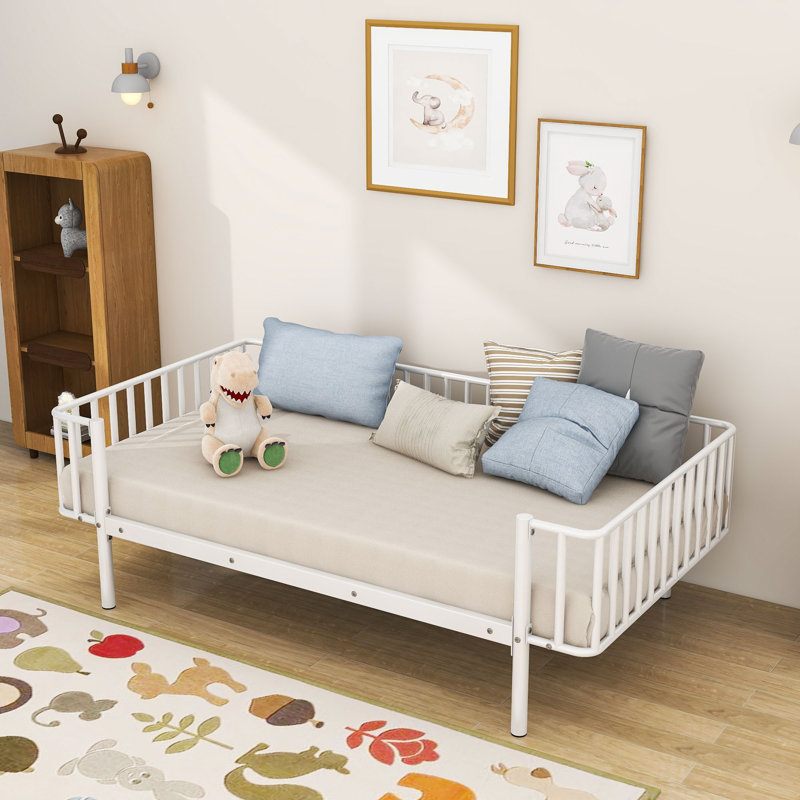 Lit plateforme en métal avec garde-corps et lattes robustes, Twin, White