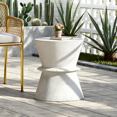 Table d'appoint en béton 15,5 po