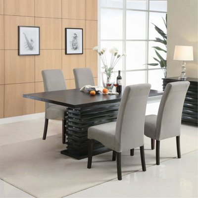 Comfortable Dining Table Set