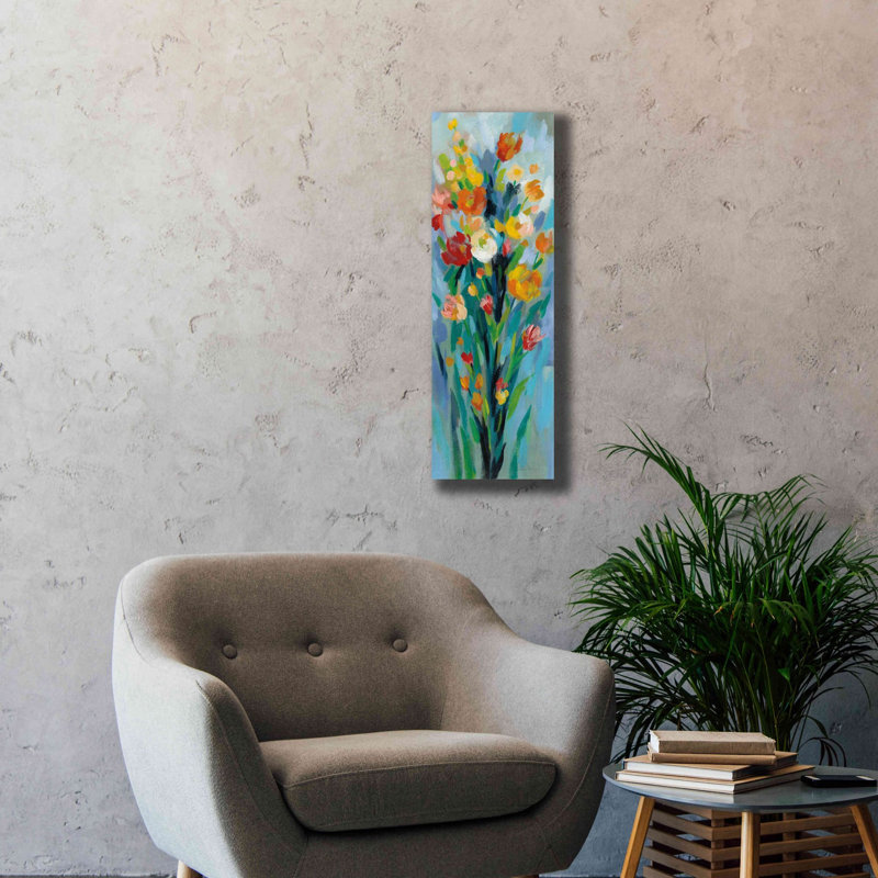 «Tall Bright Flowers II» par Silvia Vassileva, art mural sur toile, H 36 po x l 12 po x P 1,5 po