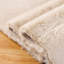 Tapis beige en fausse fourrure tissé à la machine Ruther-399149821