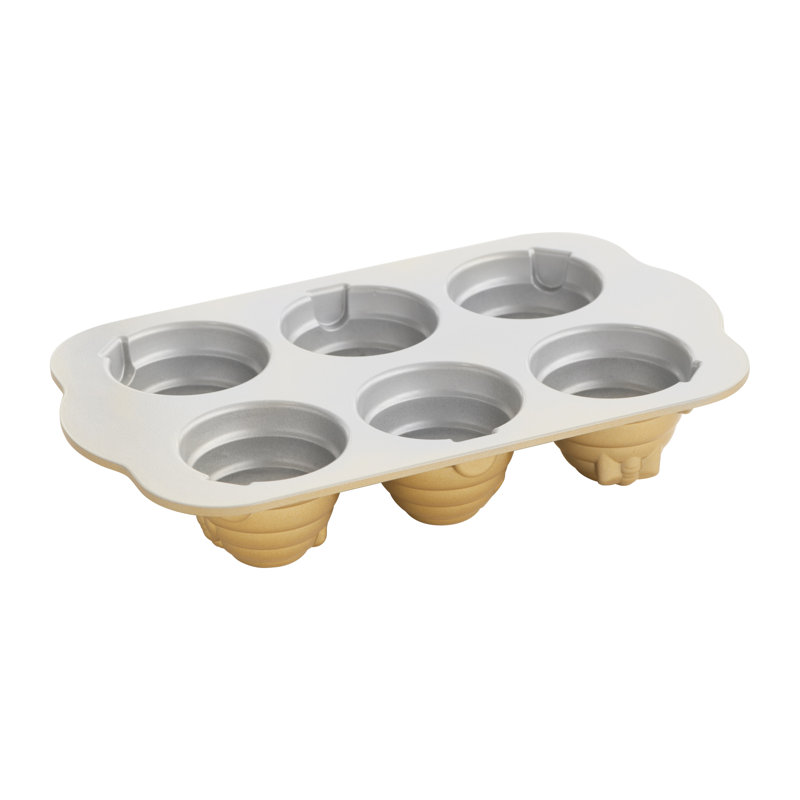 Nordic Ware Non-Stick Novelty Beehive Cake Pan