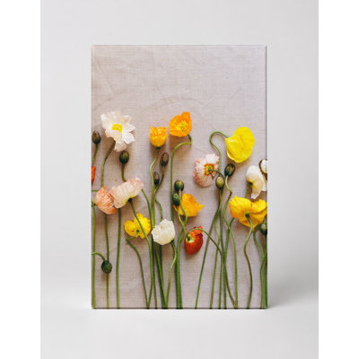 «Poppy Flatlay in Orange and Yellow», art mural sur toile