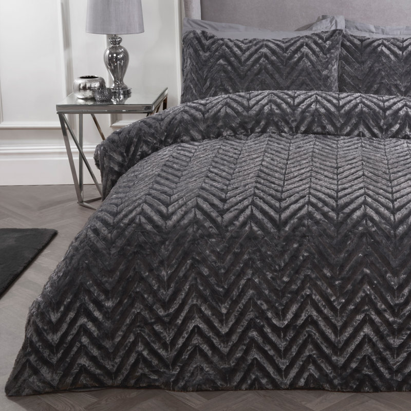 Grisella Chevron / Zig Zag Duvet Cover Set with Pillowcases Included, Single - 1 Standard Pillowcase, Charcoal