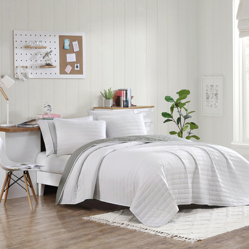 True Classics Microfiber 3-Piece Reversible Quilt Set, King Quilt + 2 Standard Shams, Gray