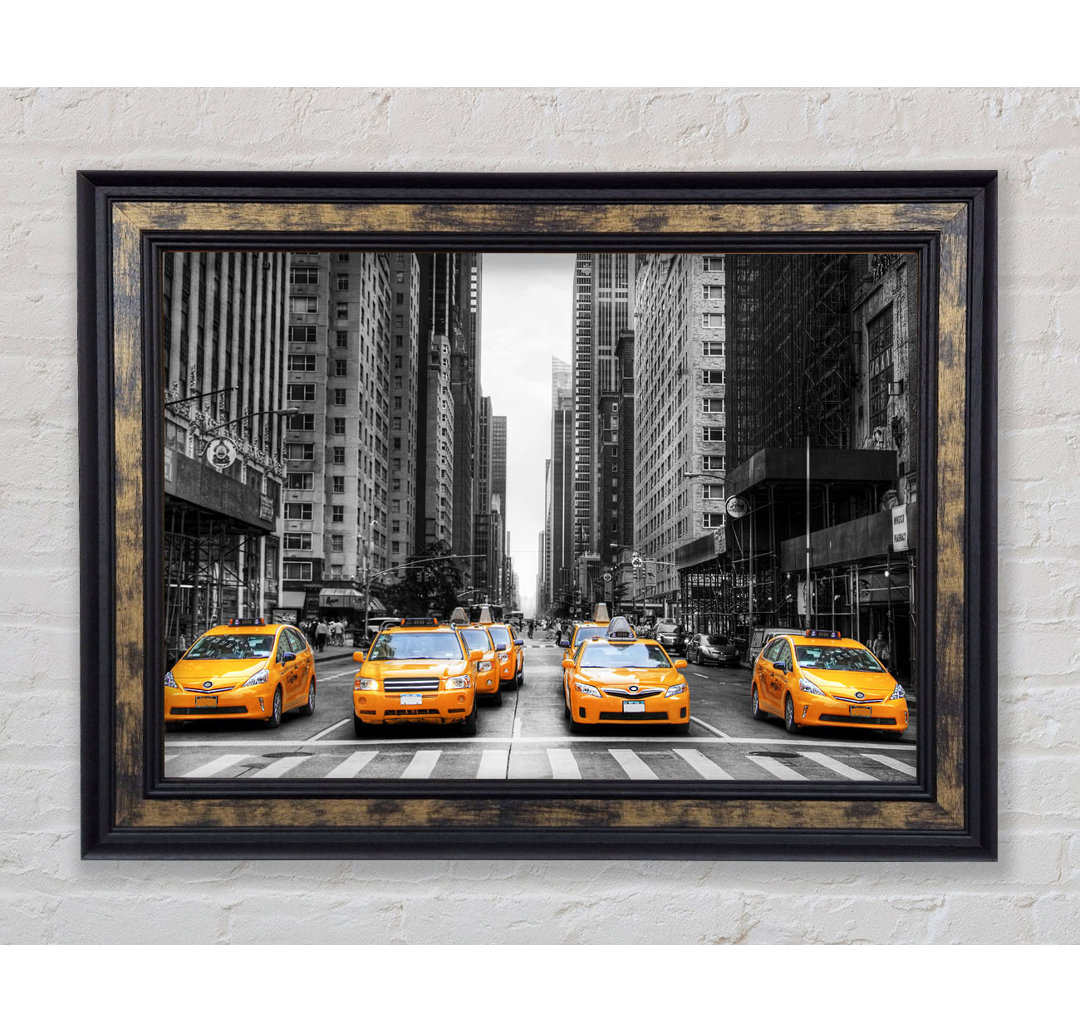 Yellow Cab Line Up Streets - Einzelne Bilderrahmen Kunstdrucke