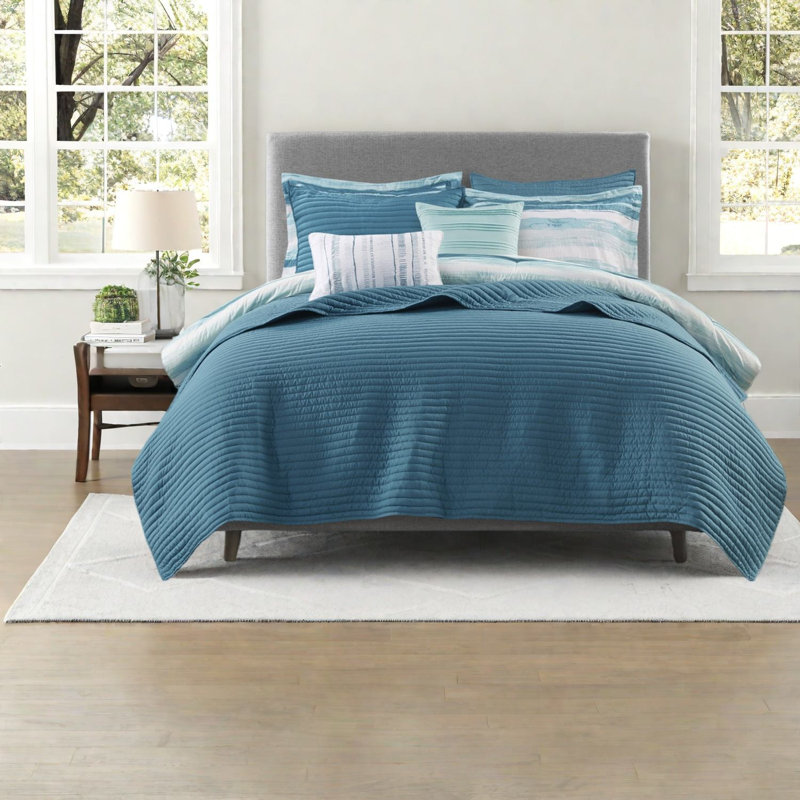 Ensembles de literie Serene Aqua, édredon en polyester avec motif à rayures moderne, parfait pour la détente à la maison