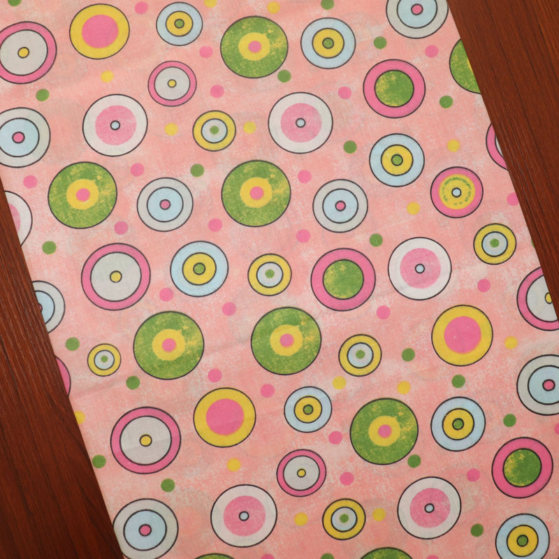 Chemin de table imprimé cercles et pois, L 12 po x L 120 po, Rose