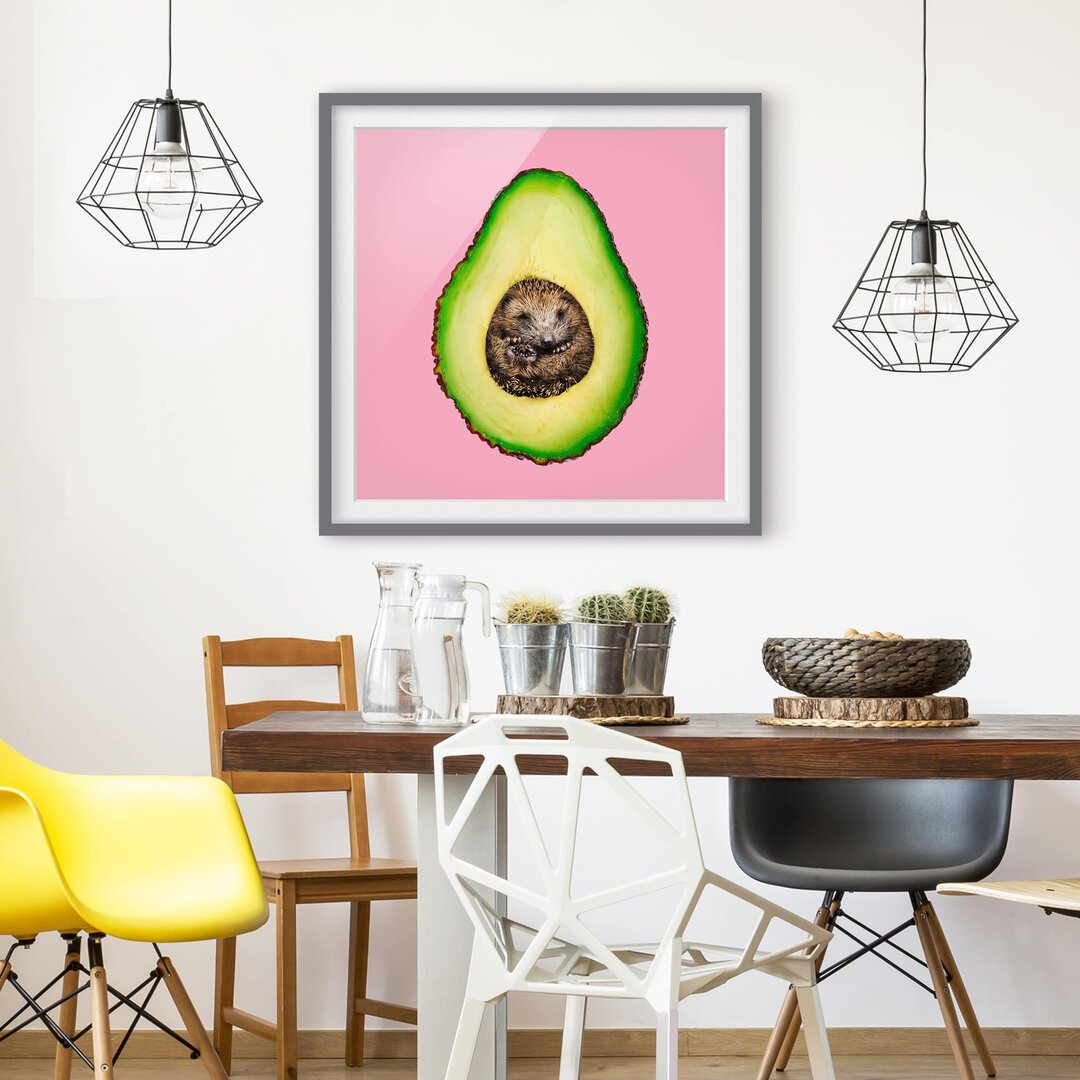 Gerahmtes Poster Avocado mit Igel von Jonas Loose