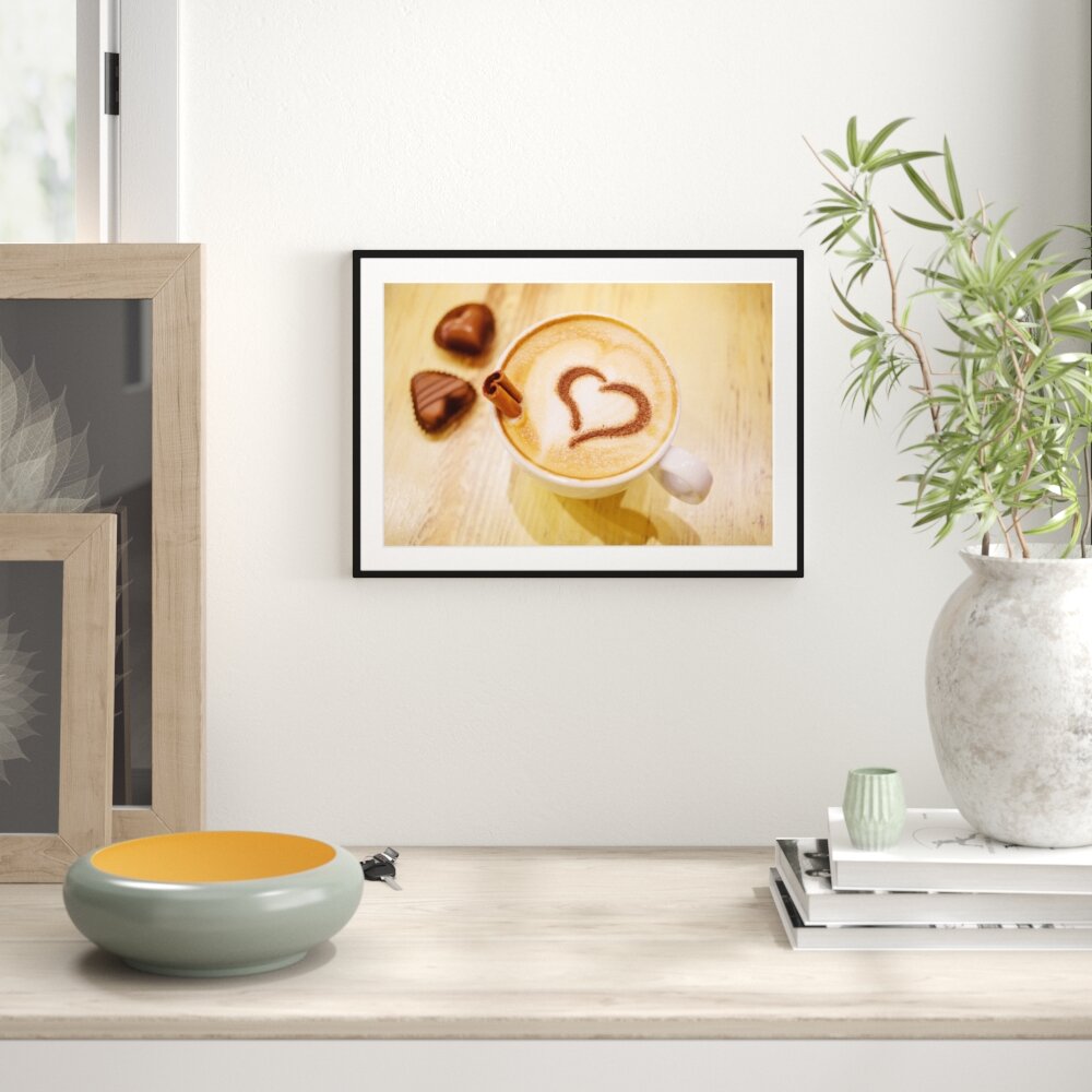 Gerahmtes Poster Leckerer Cappucino mit Herz