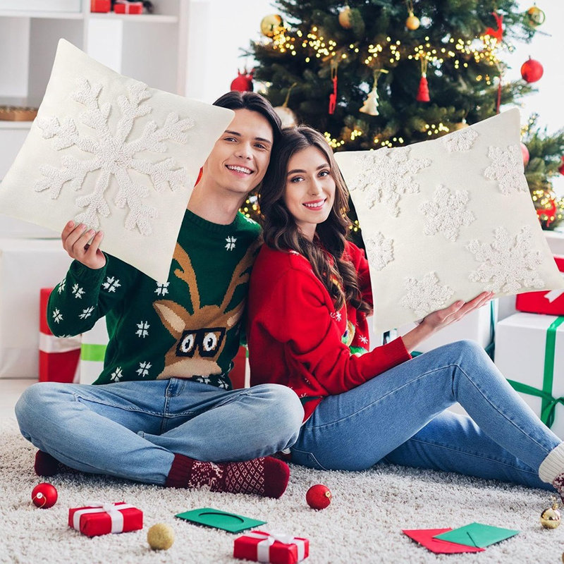 2 housses de coussin en flocons de neige de 18 x 18 pouces Housses de coussins d'hiver de Noël en 3D touffetés en flocons de neige blancs Housse de coussin pour broderie de Noël pour canapé-lit