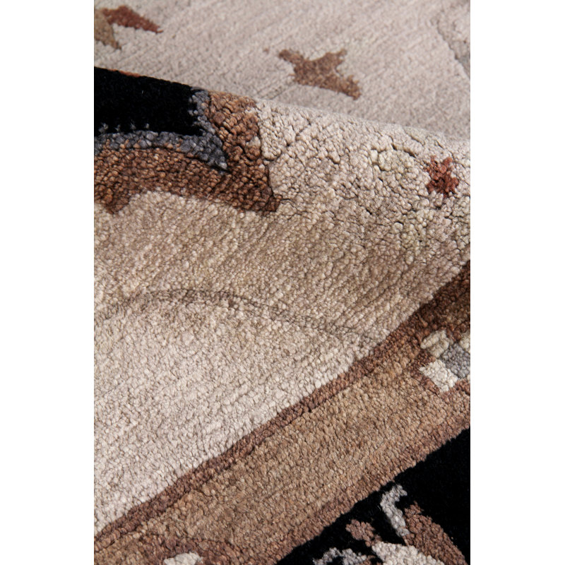 Roman hand-knotted New Zealand Wool Ivory/Black Area Rug