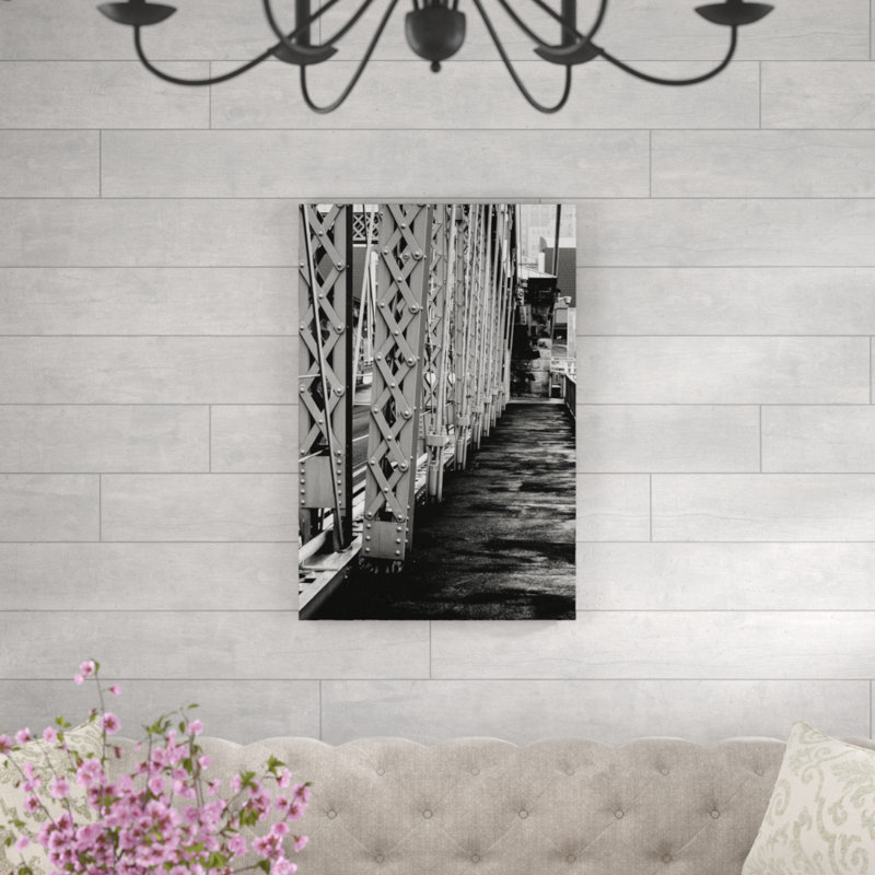 Pont de couloir noir blanc-imprimé sur toile, H 36 po x l 24 po