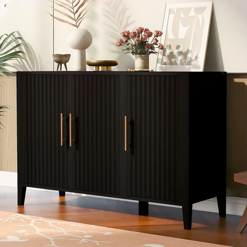 Buffet ondulé à 3 portes avec pieds en pin massif, armoire de rangement à finition peinte de style américain pour le salon, le vestibule, la cuisine et le bureau personnel.