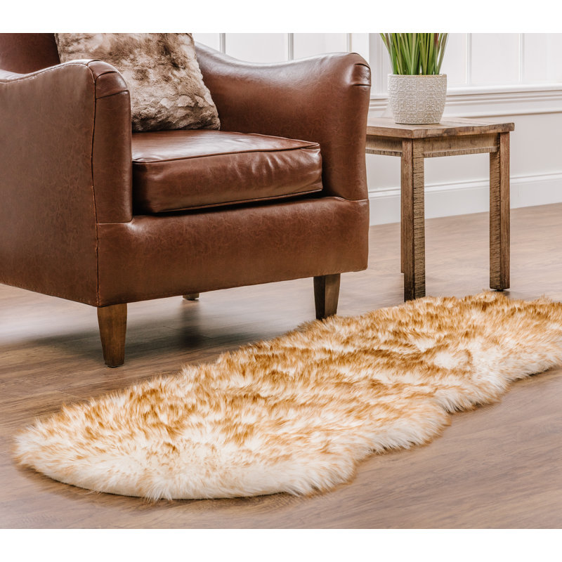 Tapis blanc à poils longs Ahu