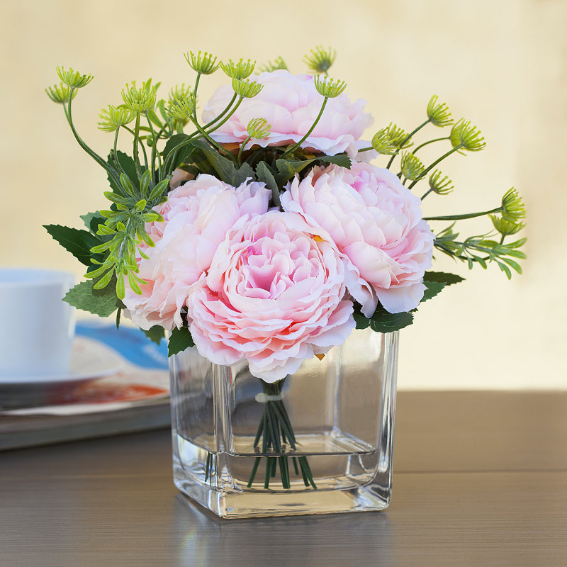 Arrangement floral de pivoines en soie mélangées dans un vase, Rose