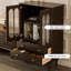 Vitrines en bois massif et verre foncé