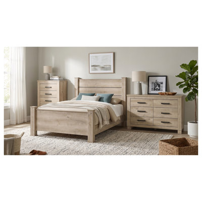 Ensemble de chambre à coucher 3 pièces Cedarvale en chêne vieilli, comprenant un lit, une commode et un coffre.