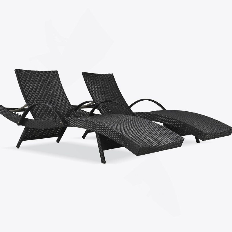 Ensemble de deux chaises longues d'extérieur en osier avec table d'appoint escamotable, dossier réglable pour la terrasse, bain de soleil au bord de la piscine et détente