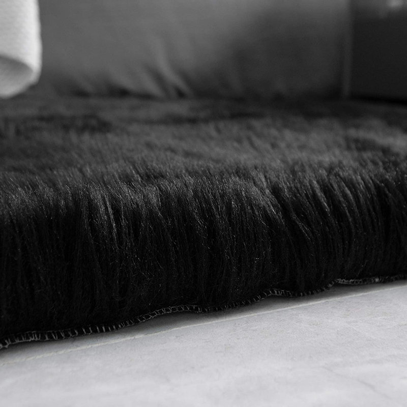 Lekishia Faux Sheepskin Indoor Rug, Round 6.5'