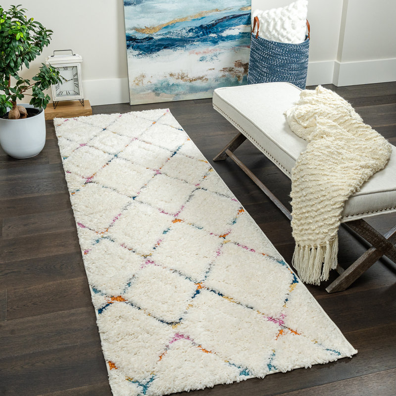 Tapis géométrique blanc cassé Lola, Tapis de couloir 2 pi 7 po x 8 pi