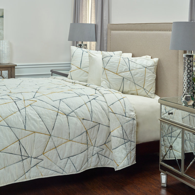 Julian Modern & Contemporary Cotton Quilt, Twin