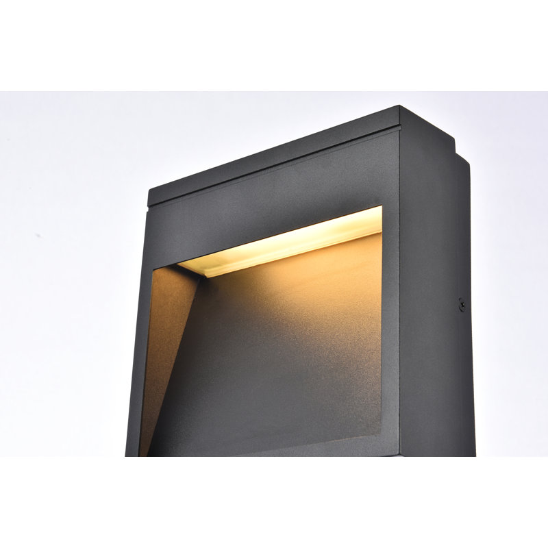 Addilynn Aluminum LED Wall Light, Black