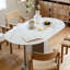 Table de salle à manger de style minimaliste et pratique-106451386