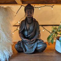 Statua di Buddha Buddista Feng Shui Figura Decorazione Giardino Benessere  Deco argento e nero ottica pietra sintetica : : Casa e cucina