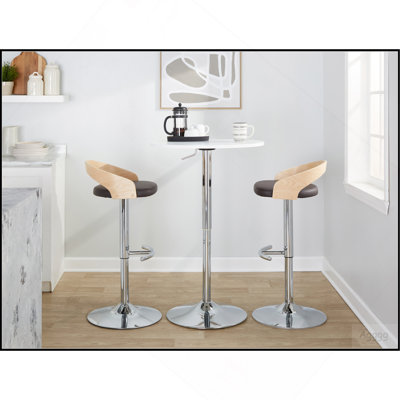 Tabouret réglable avec pivot en métal doré, bois gris clair et similicuir blanc avec repose-pieds arrondi en T - ensemble de 3