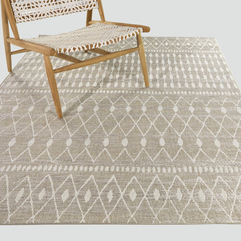 Peleus Tan/Taupe Global Diamond Indoor/Outdoor Area Rug, Runner 2'8" x 7'