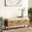 Banc de rangement en bois brun à motif floral avec plateau en toile de jute crème