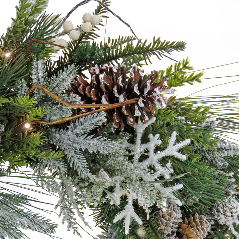 Couronne hivernale pré-éclairée 28 po HGTV Home Collection
