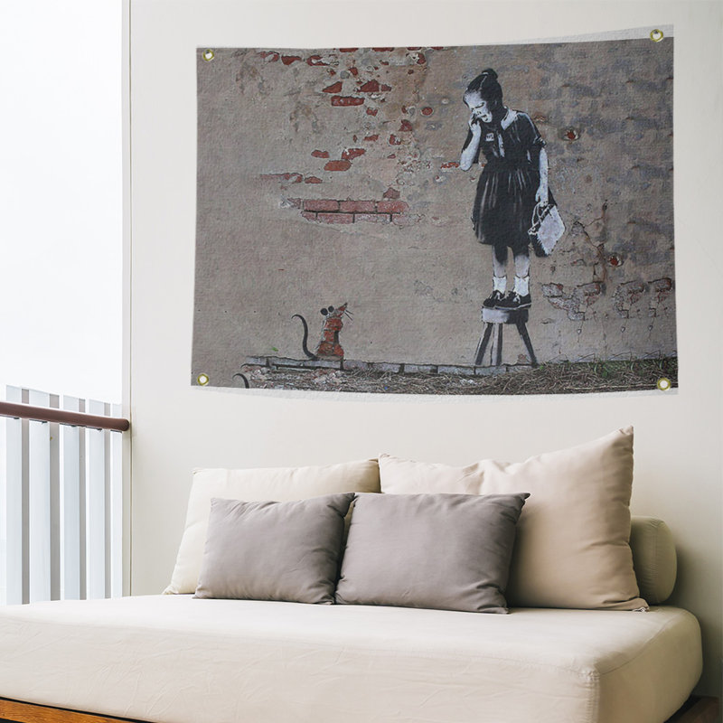 Tapisserie de la fille et de la souris en polyester, H 26 po x l 36 po x P 1 po